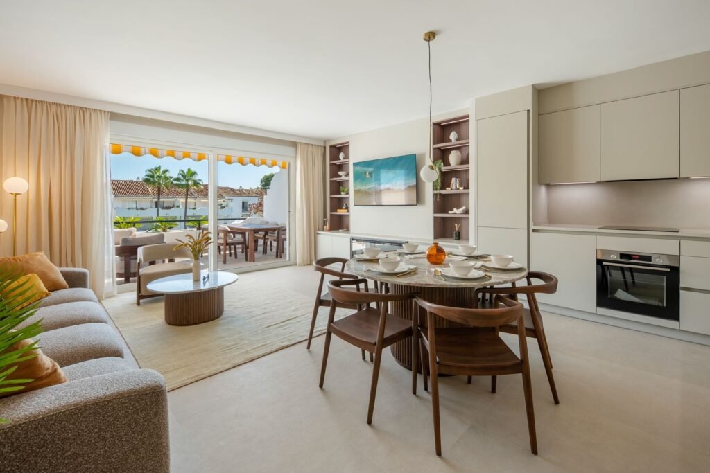 3 Bed Penthouse for Sale in New Golden Mile – Renovated with Solarium & Tourist Licence
