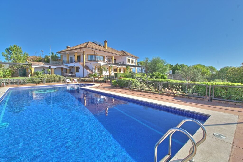 5 Bed Finca – Cortijo for Sale in Estepona – 6-Hectare Estate with Sea Views