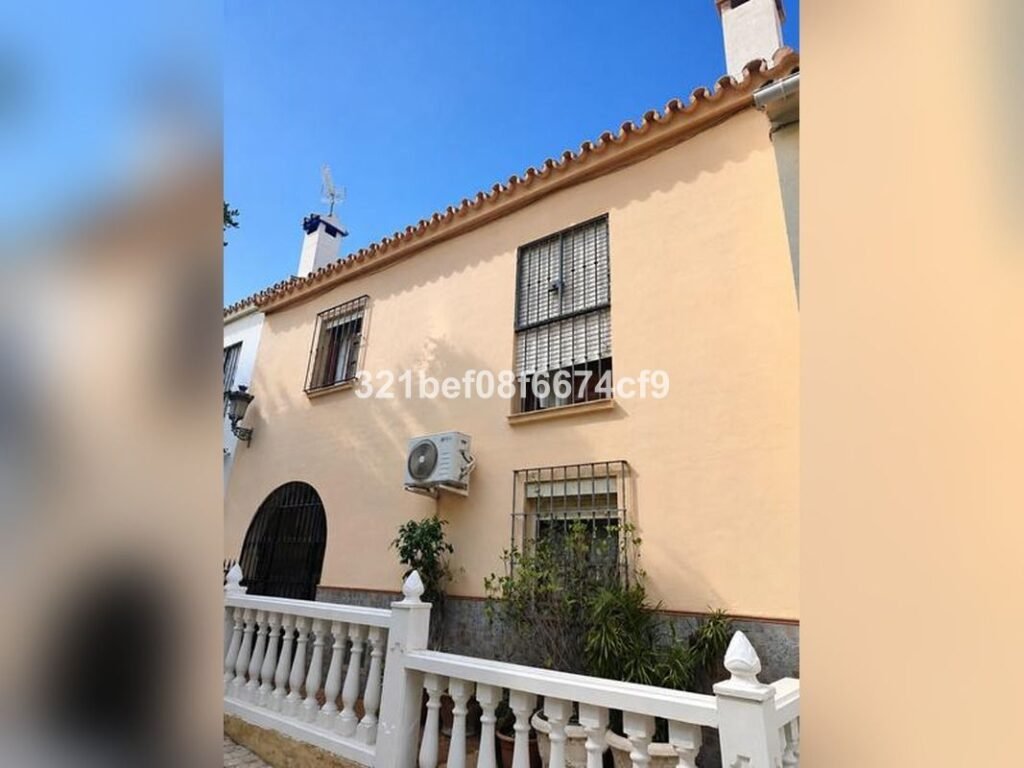 4 Bed Townhouse for Sale in Estepona – Patio Home Near Orchidarium