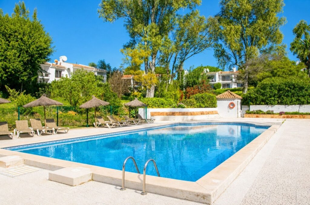 2 Bed Semi-Detached House for Sale in Estepona – South-Facing Home
