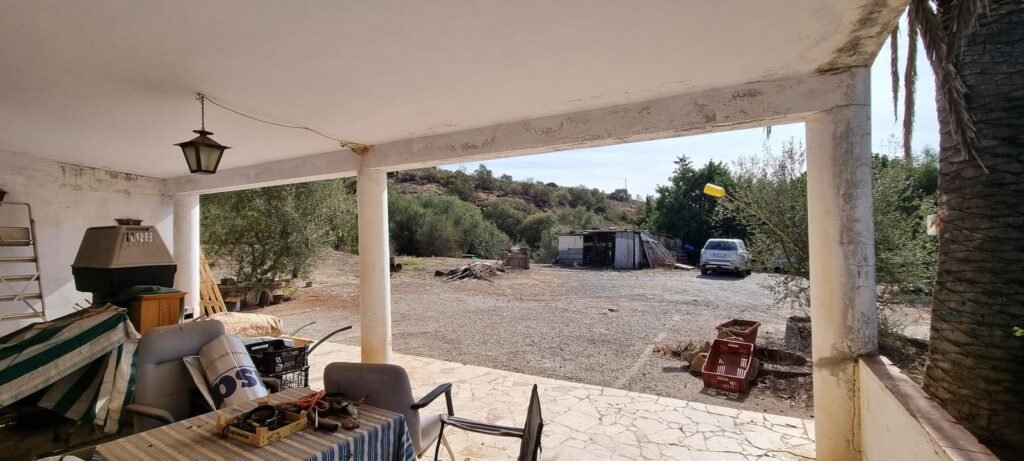 2 Bed Detached Villa for Sale in Estepona – 19,000 m² Plot with Wells & Fruit Trees