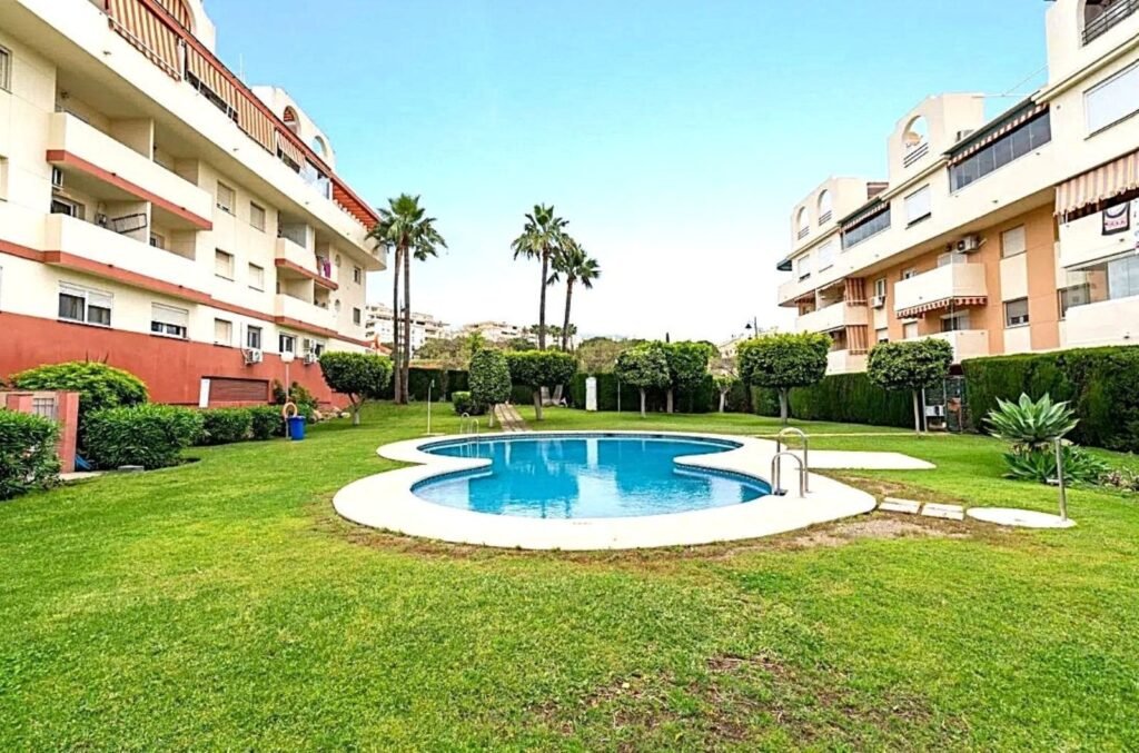 3 Bed Middle Floor Apartment for Sale in Estepona – Huerta Nueva with Pool