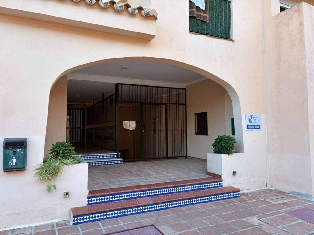 3 Bed Middle Floor Apartment for Sale in Bel Air – Large Terrace