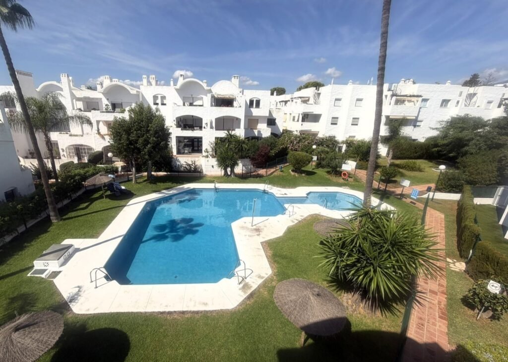 2 Bed Top Floor Apartment for Sale in El Paraiso – Reformed Corner Home