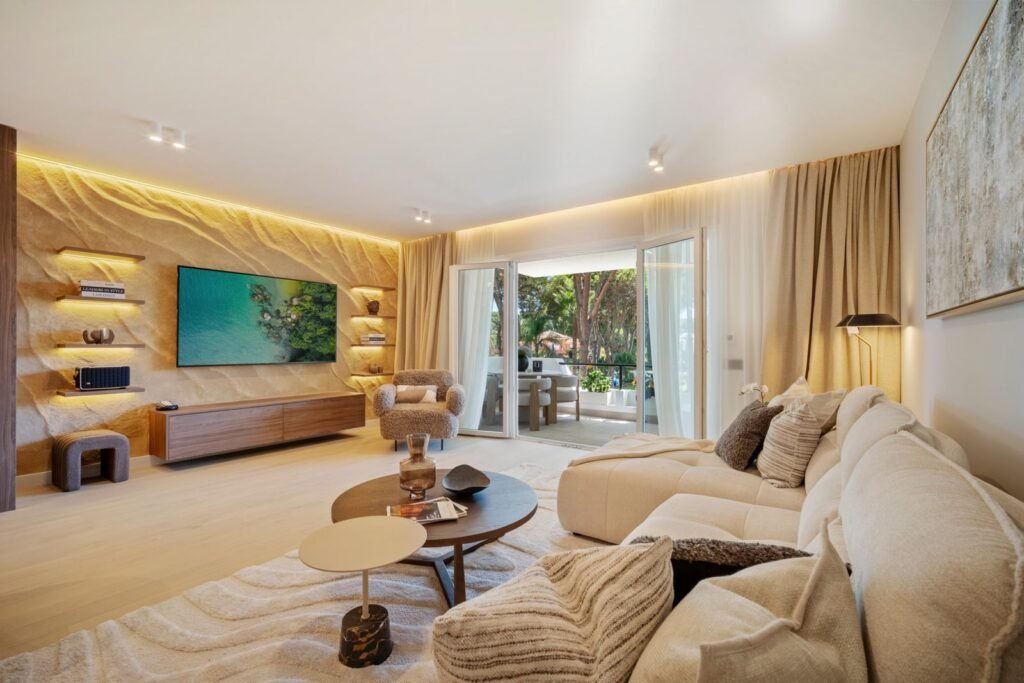 3 Bed Middle Floor Apartment for Sale in El Presidente – Refined Interior & Garden Views