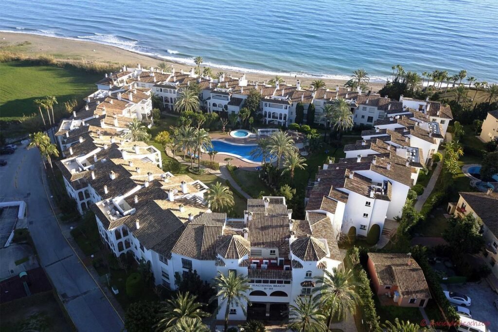3 Bed Middle Floor Apartment for Sale in Estepona – Pool & Garden Views