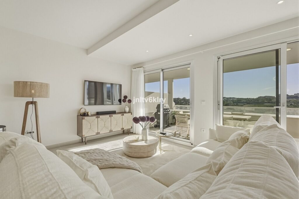 3 Bed Middle Floor Apartment for Sale in Cancelada – Corner Home with Large Terrace