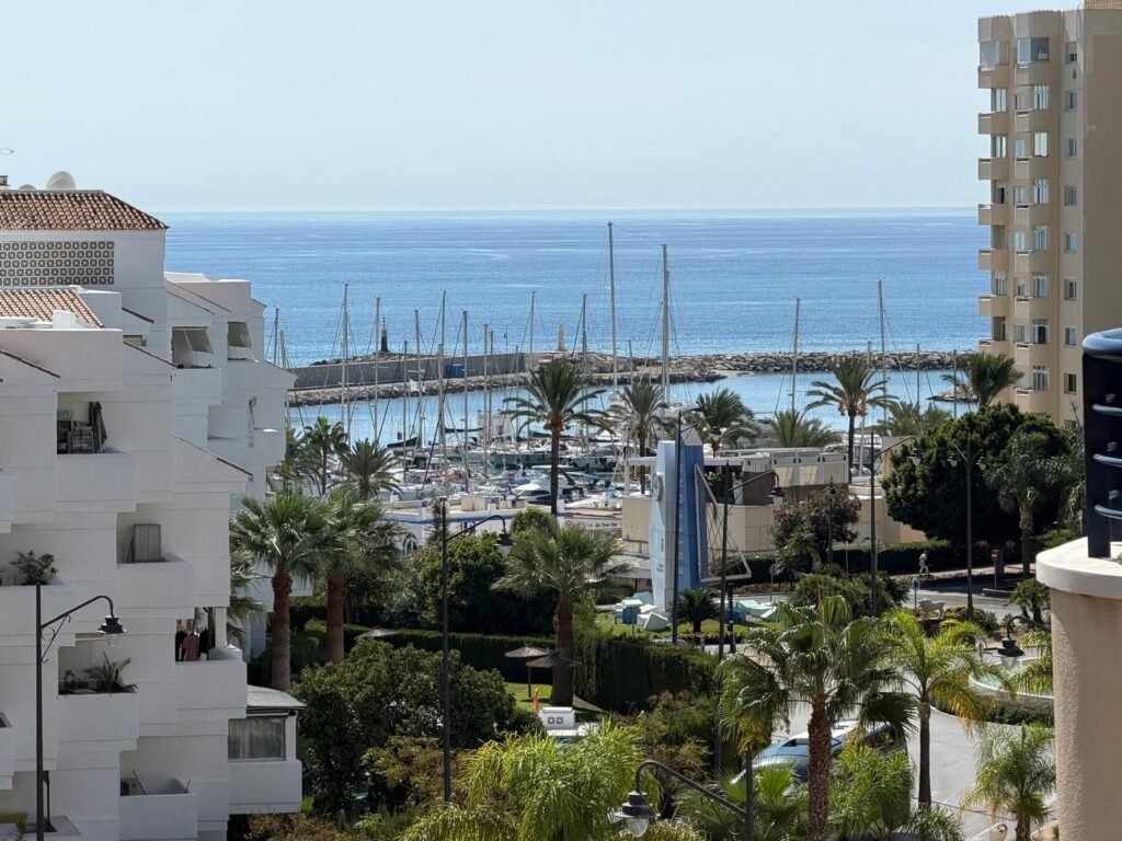 2 Bed Middle Floor Apartment for Sale in Estepona – Sea Views & Pool
