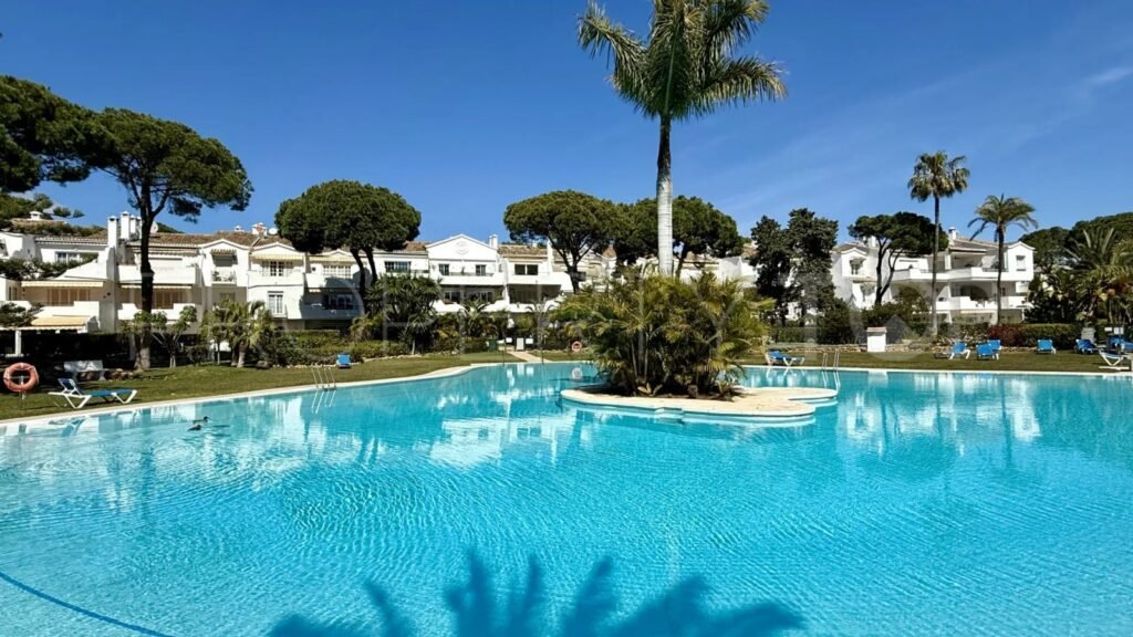 3 Bed Middle Floor Apartment for Sale in El Presidente – Pool Views