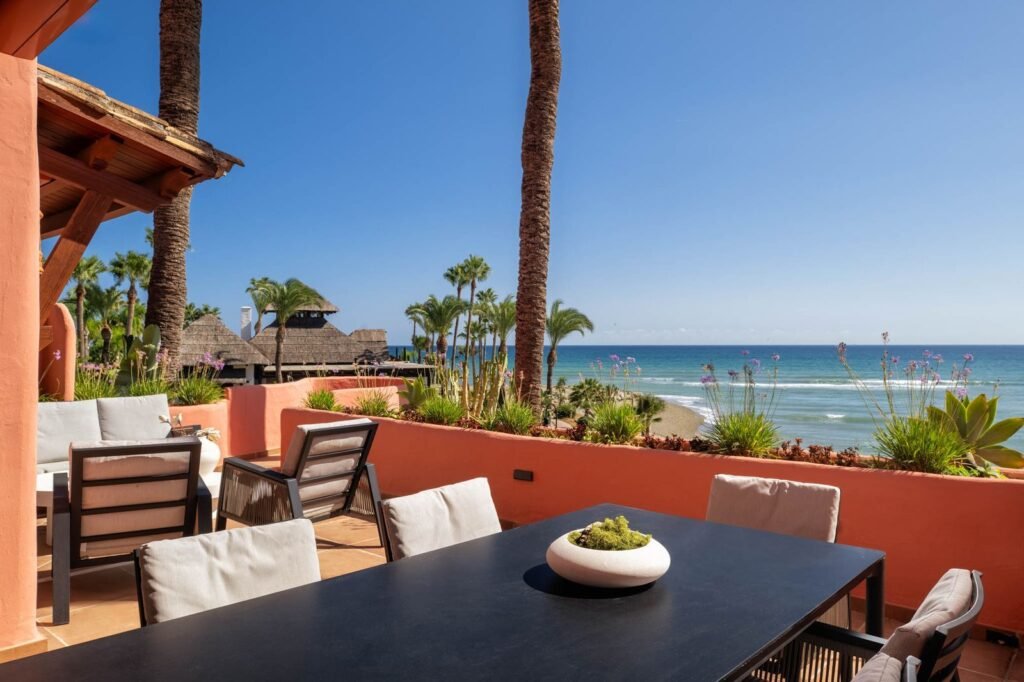 3 Bed Middle Floor Apartment for Sale in Estepona – Frontline Sea Views