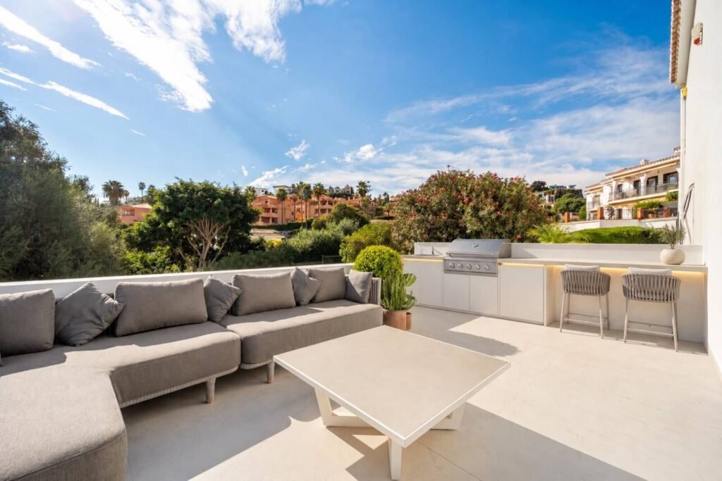 3 Bed Ground Floor Apartment for Sale in El Paraiso – Unique Frontline Golf Home