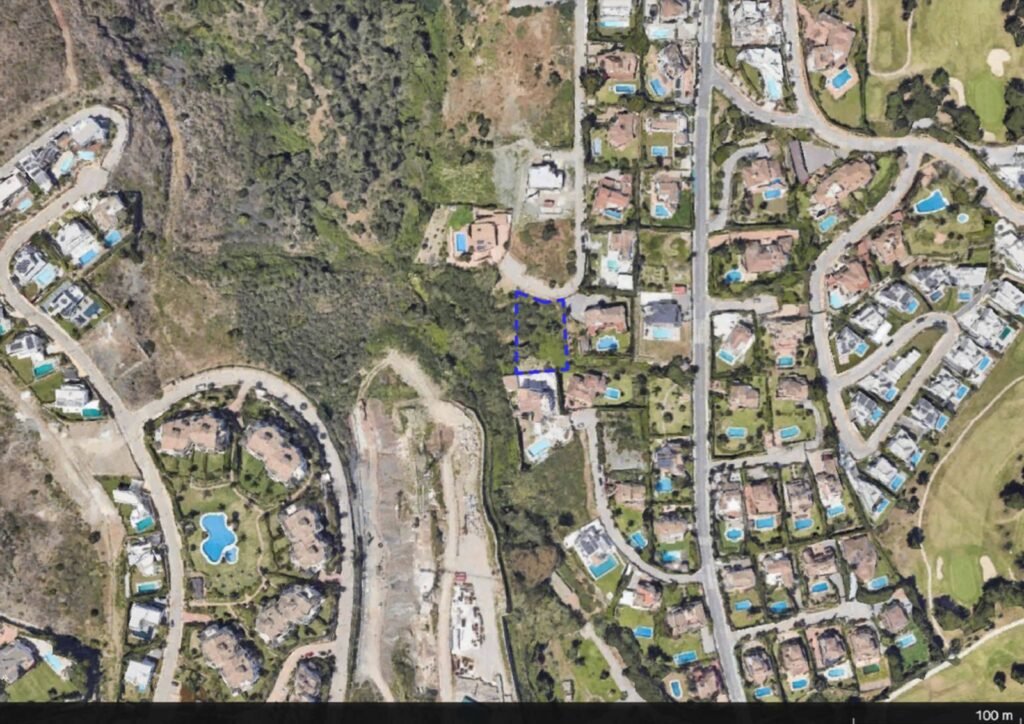 Residential Plot for Sale in El Paraiso – South-Facing with Licence