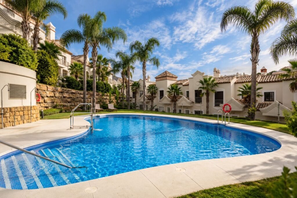 3 Bed Townhouse for Sale in Estepona – Frontline Golf with Solarium & Sea Views