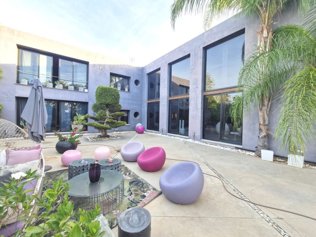 5 Bed Detached Villa for Sale in Estepona – Private Pool & Expansion Potential