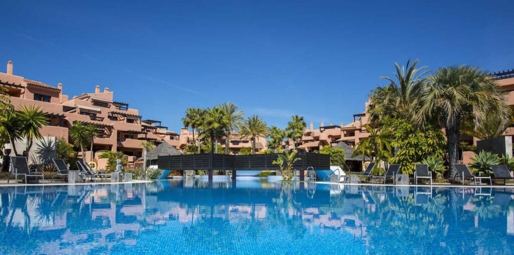 3 Bed Middle Floor Apartment for Sale in Estepona – Beachfront with Sea Views