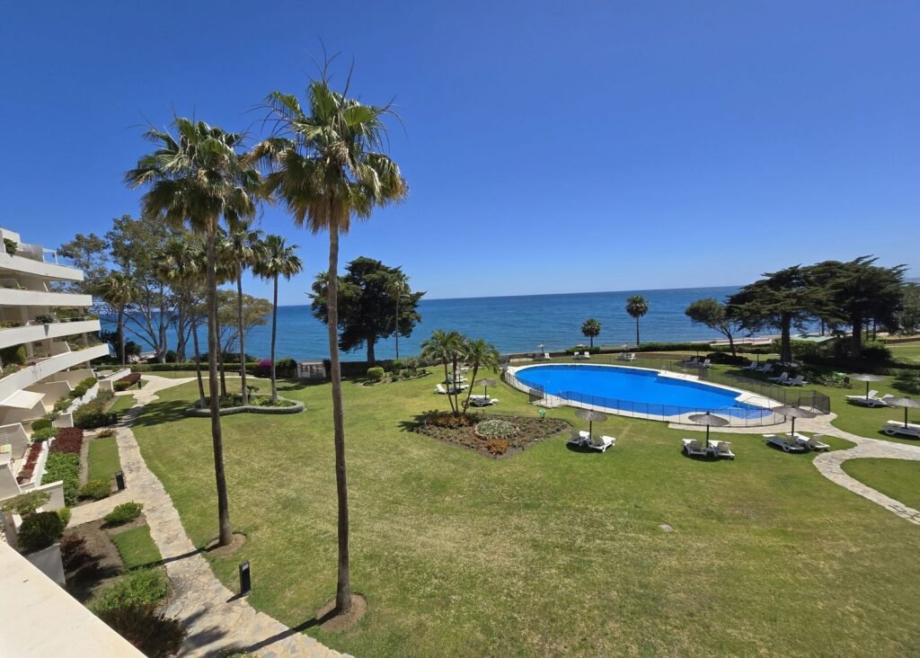 3 Bed Middle Floor Apartment for Sale in Estepona – Frontline Beach & Sea Views