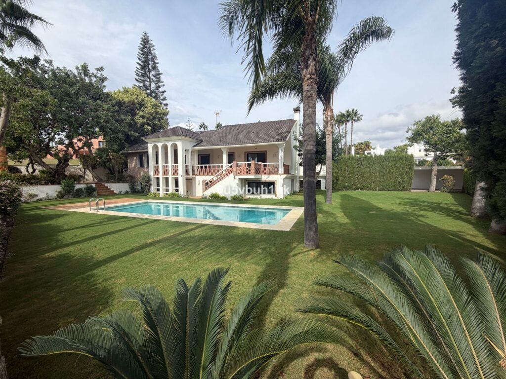 7 Bed Detached Villa for Sale in Estepona – Bel Air Home with Pool & Garden