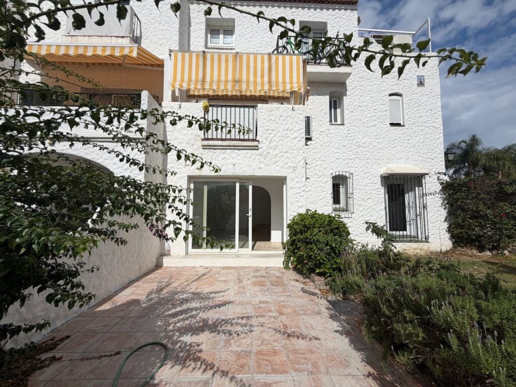 2 Bed Ground Floor Apartment for Sale in El Paraiso – Private Garden & Pool Access