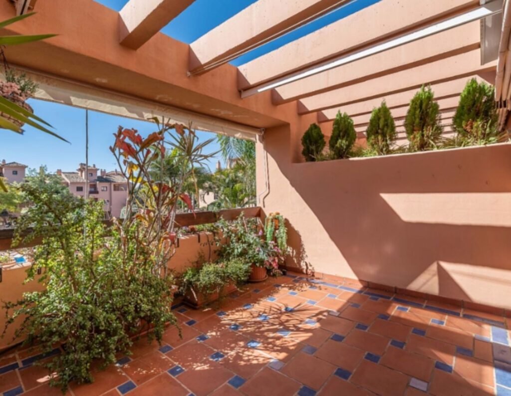 2 Bed Middle Floor Apartment for Sale in Hacienda del Sol – South-Facing Resort Living
