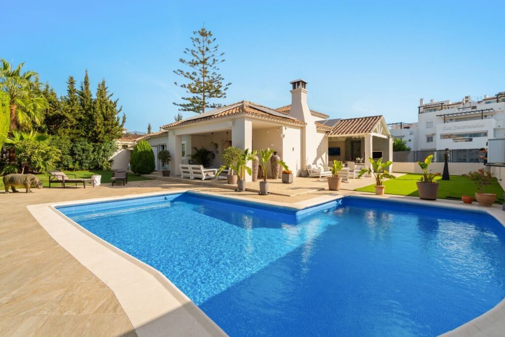 4 Bed Detached Villa for Sale in Estepona – Renovated with Heated Pool & Garden