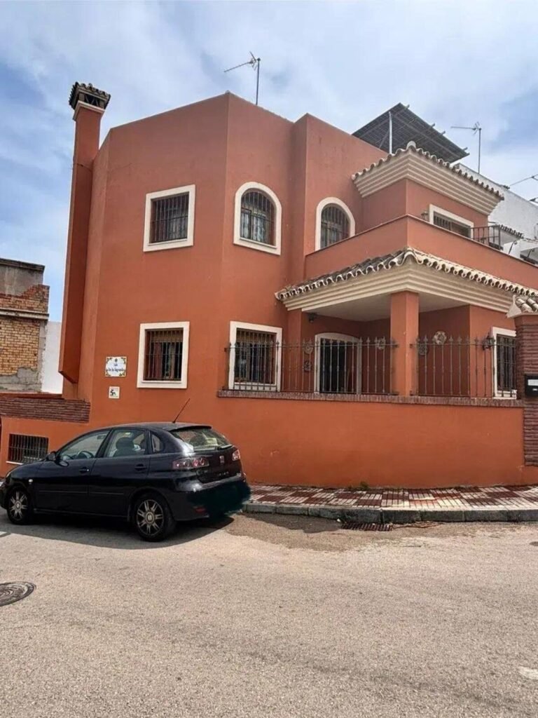 4 Bed Semi-Detached House for Sale in Cancelada – Terraces, BBQ & Garage