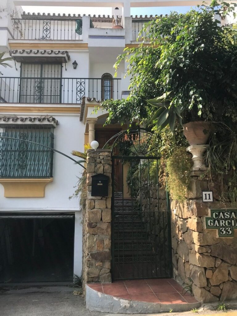 5 Bed Townhouse for Sale in Estepona – Private Garden & Solarium