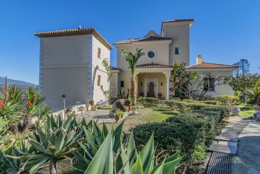 7 Bed Detached Villa for Sale in Estepona – Sea Views & 60,000m² Plot
