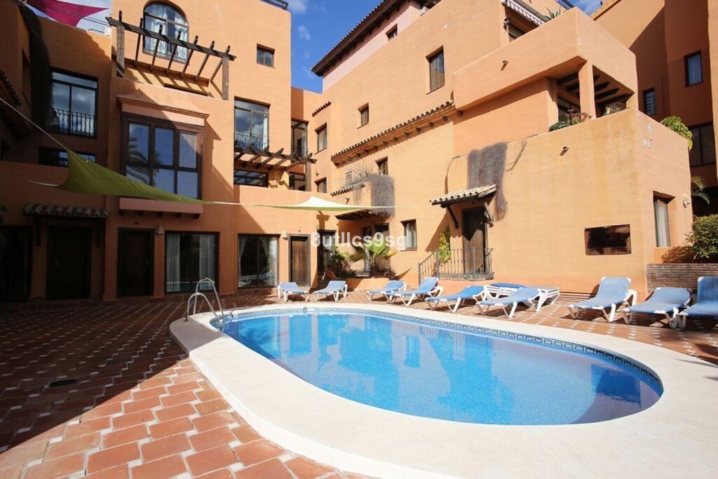 3 Bed Middle Floor Apartment for Sale in Estepona – 5 Minutes from the Beach