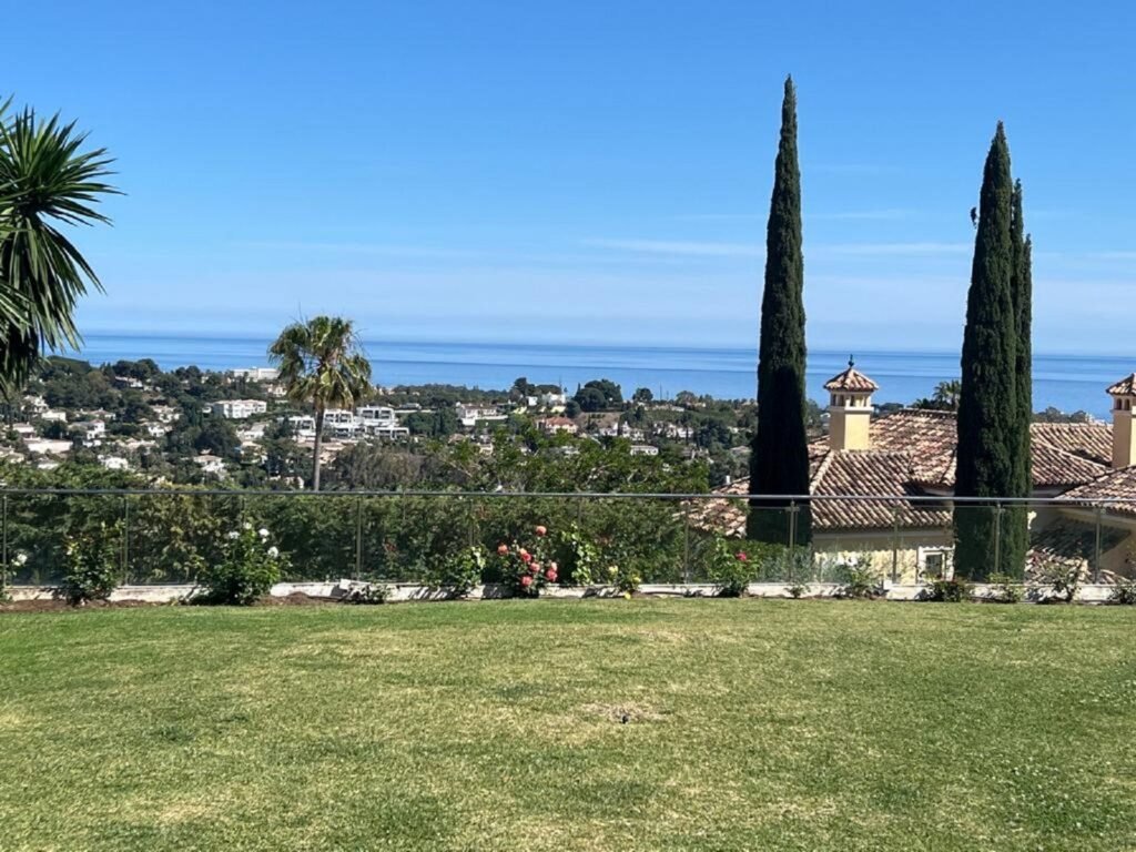 10 Bed Detached Villa for Sale in El Paraiso – Sea, Golf & Guest Accommodation