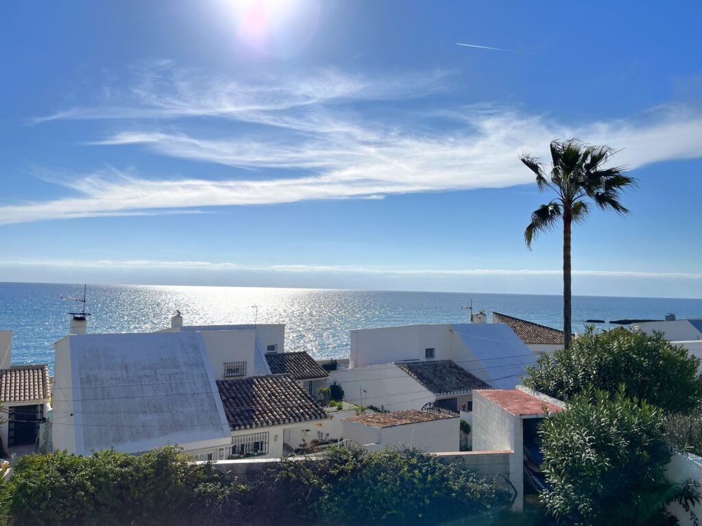 5 Bed Detached Villa for Sale in Estepona – South-Facing Sea View Home